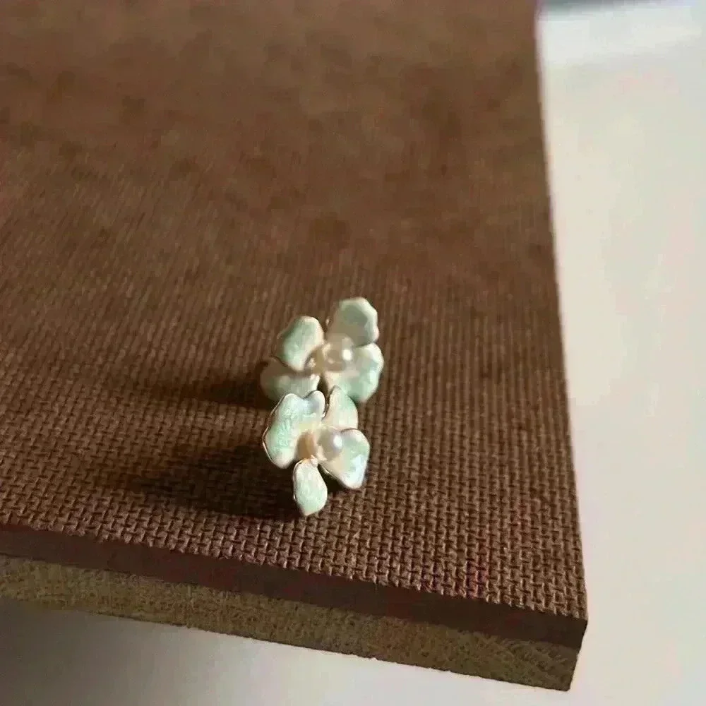Four-Petal Gradient Flower With Pearls Earrings